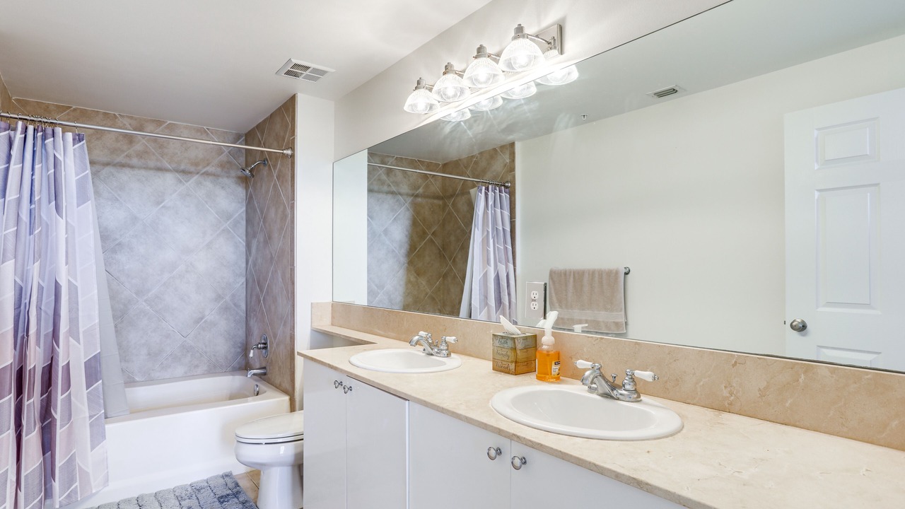 Photo of Bathroom in East Ocean Ave