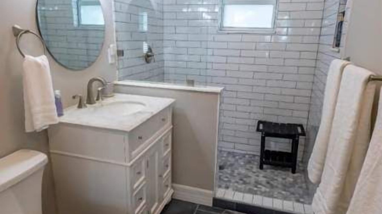 Photo of Bathroom in Lantana