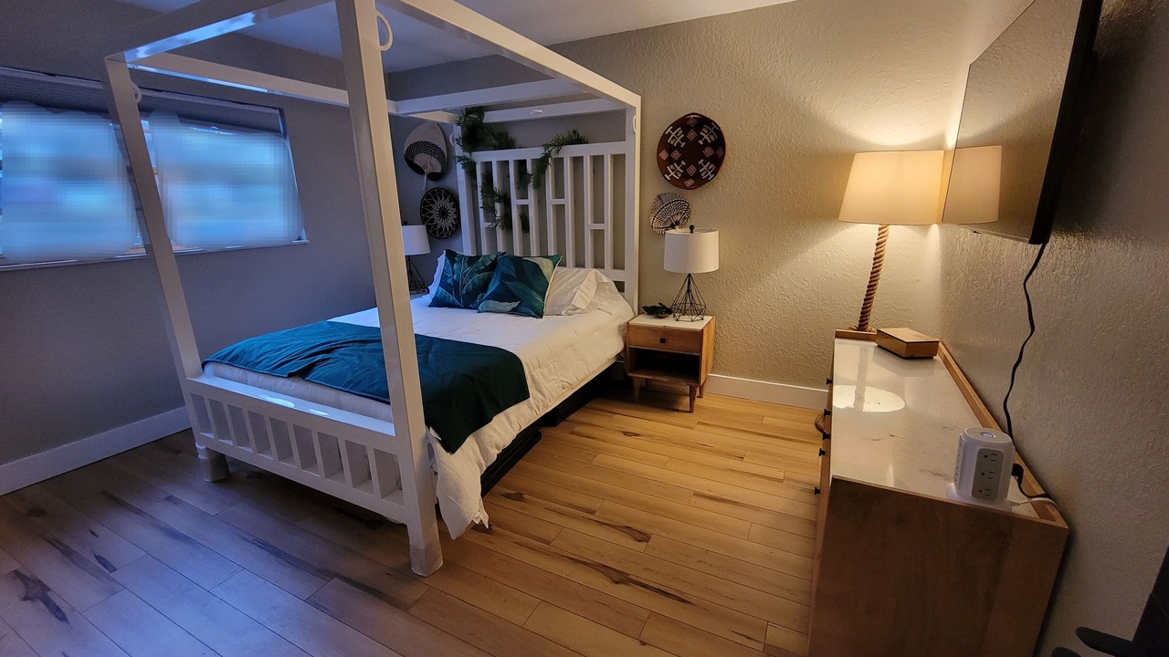 Photo of Bedroom in Cypress Gardens