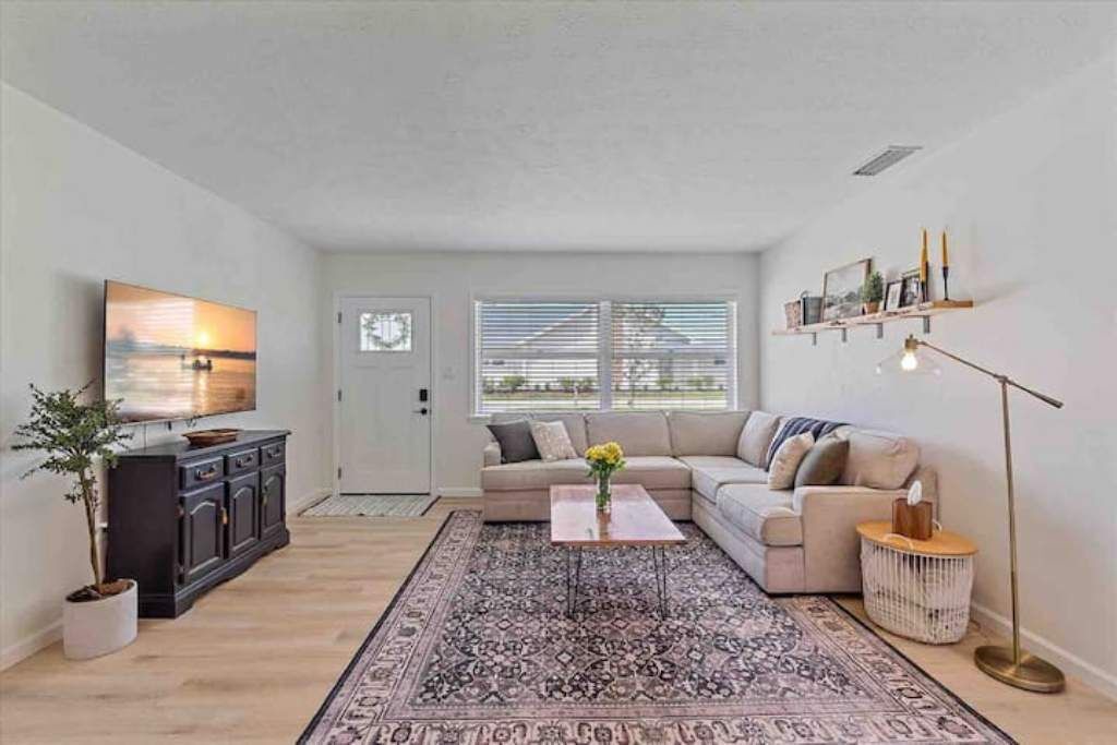 Photo of Livingroom in Fruitville