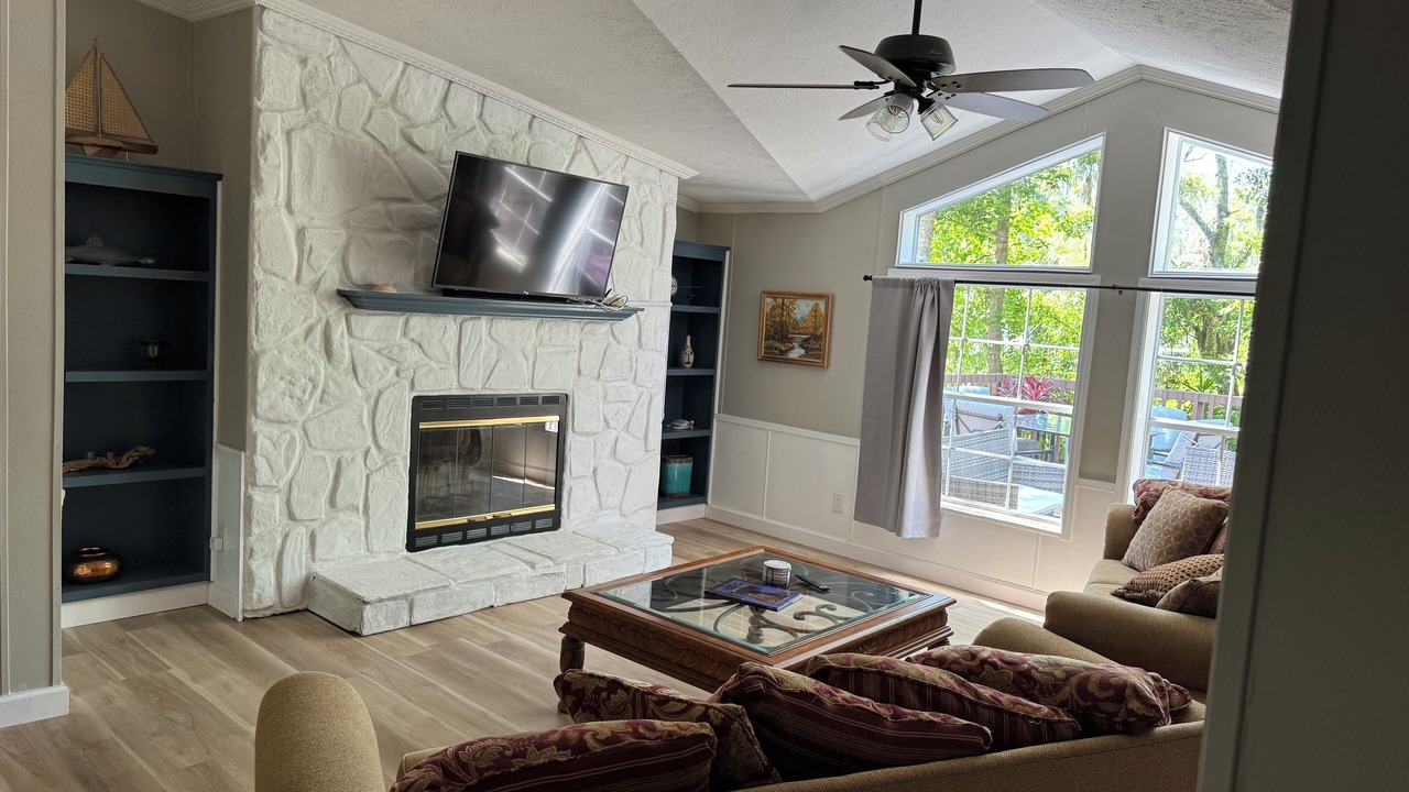Photo of Livingroom in Brooksville