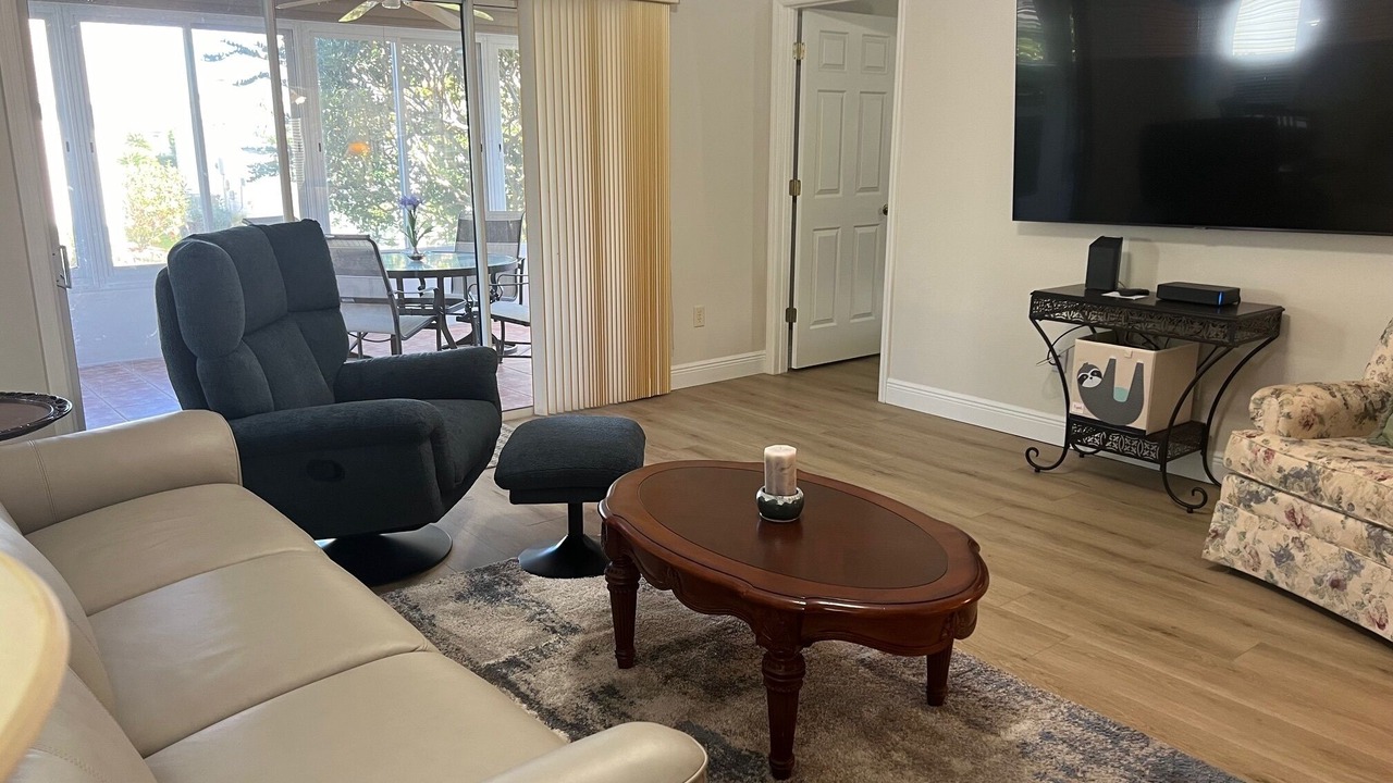Photo of Livingroom in Candler