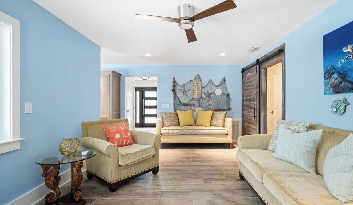 Photo of Livingroom in Central Beach