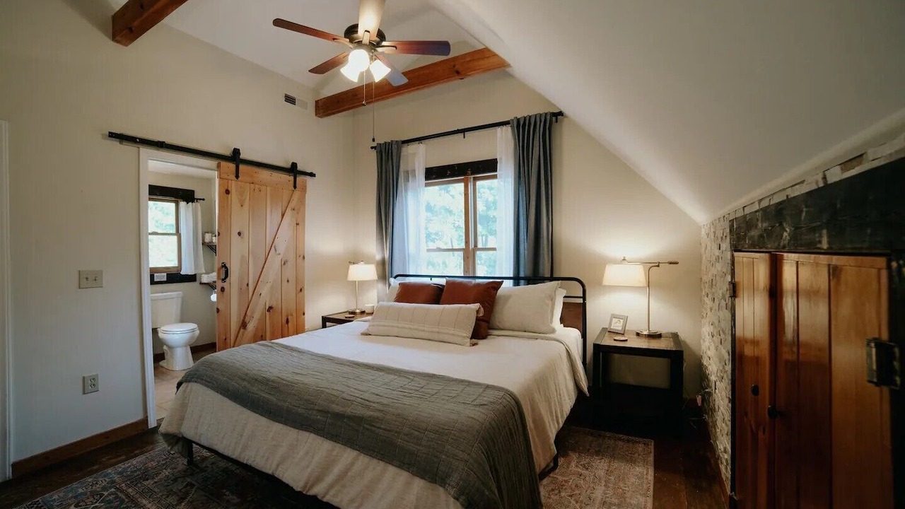 Photo of Bedroom in Bostic