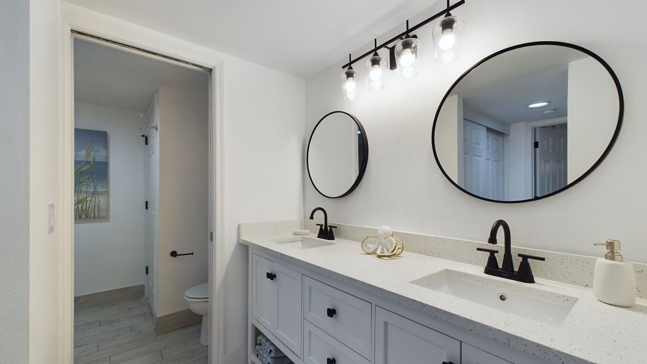 Photo of Bathroom in Cape Caneveral Beach Gardens