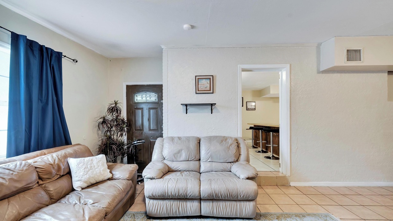 Photo of Livingroom in Temple Crest