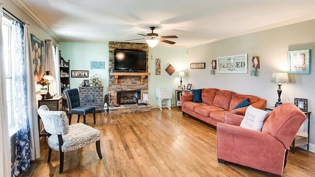 Photo of Livingroom in Cleveland