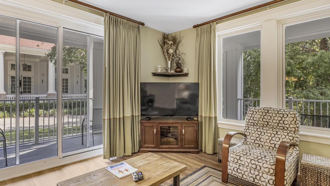 Photo of Livingroom in Baytowne Wharf