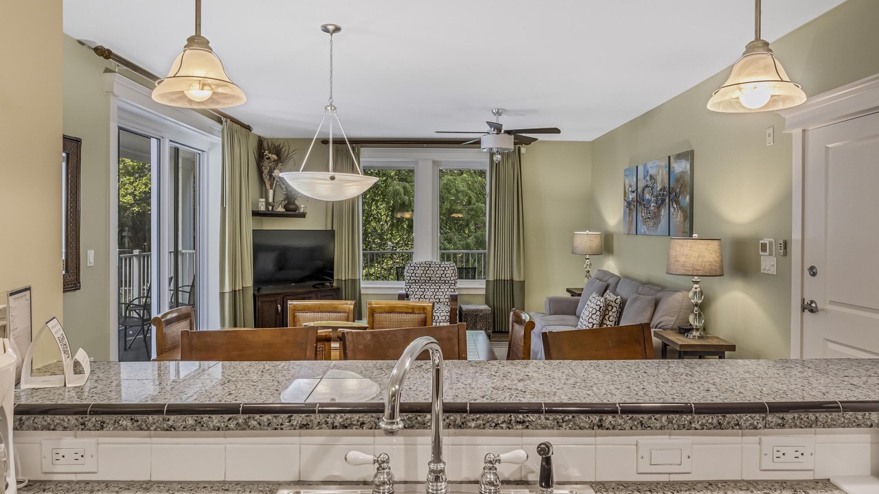 Photo of Livingroom in Baytowne Wharf