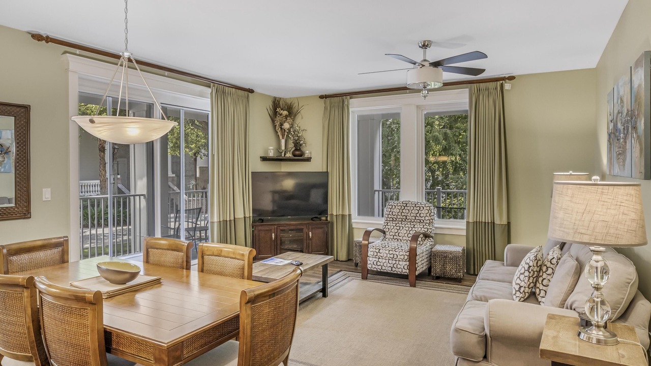 Photo of Livingroom in Baytowne Wharf