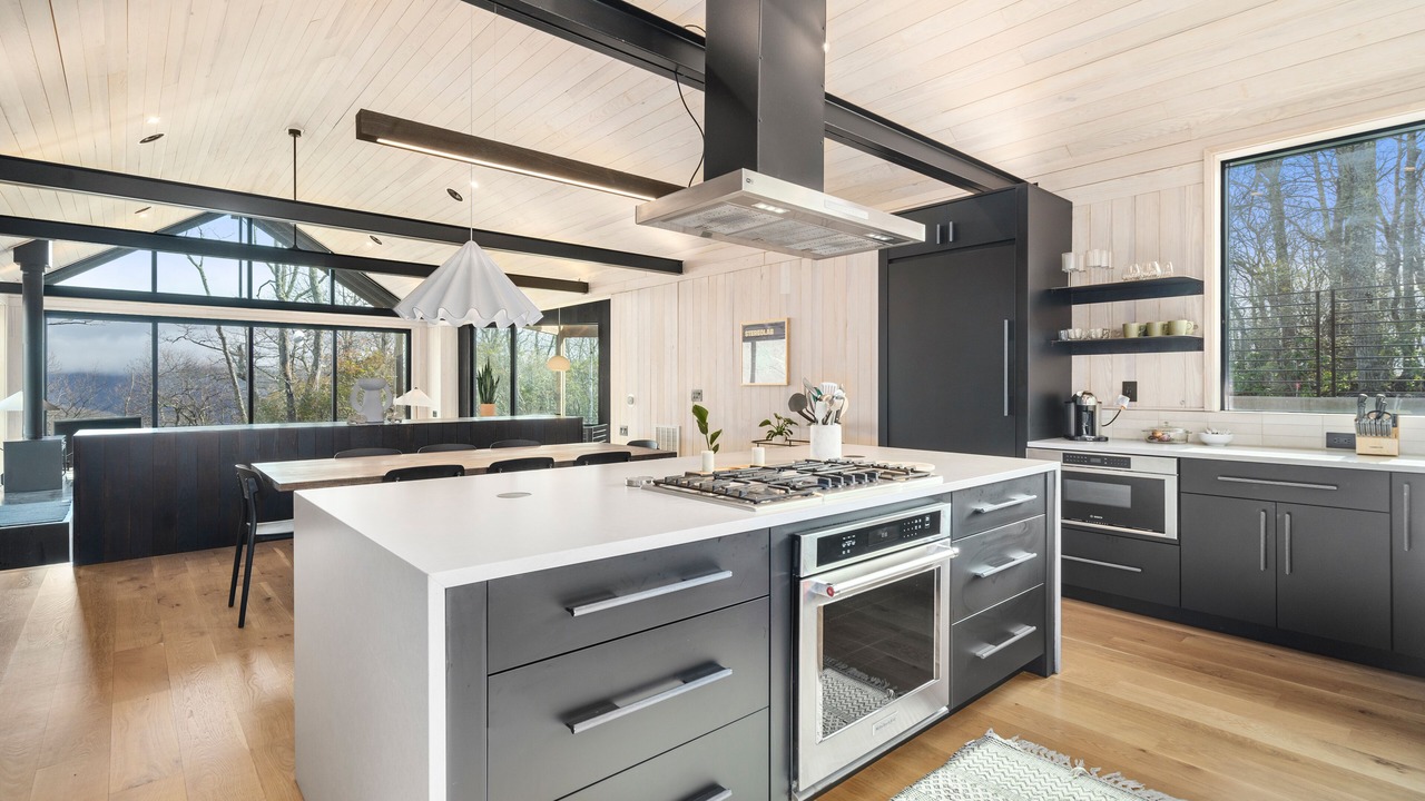 Photo of Kitchen in Laurel Ridge