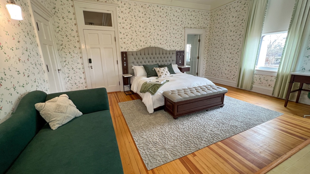 Photo of Bedroom in LaGrange