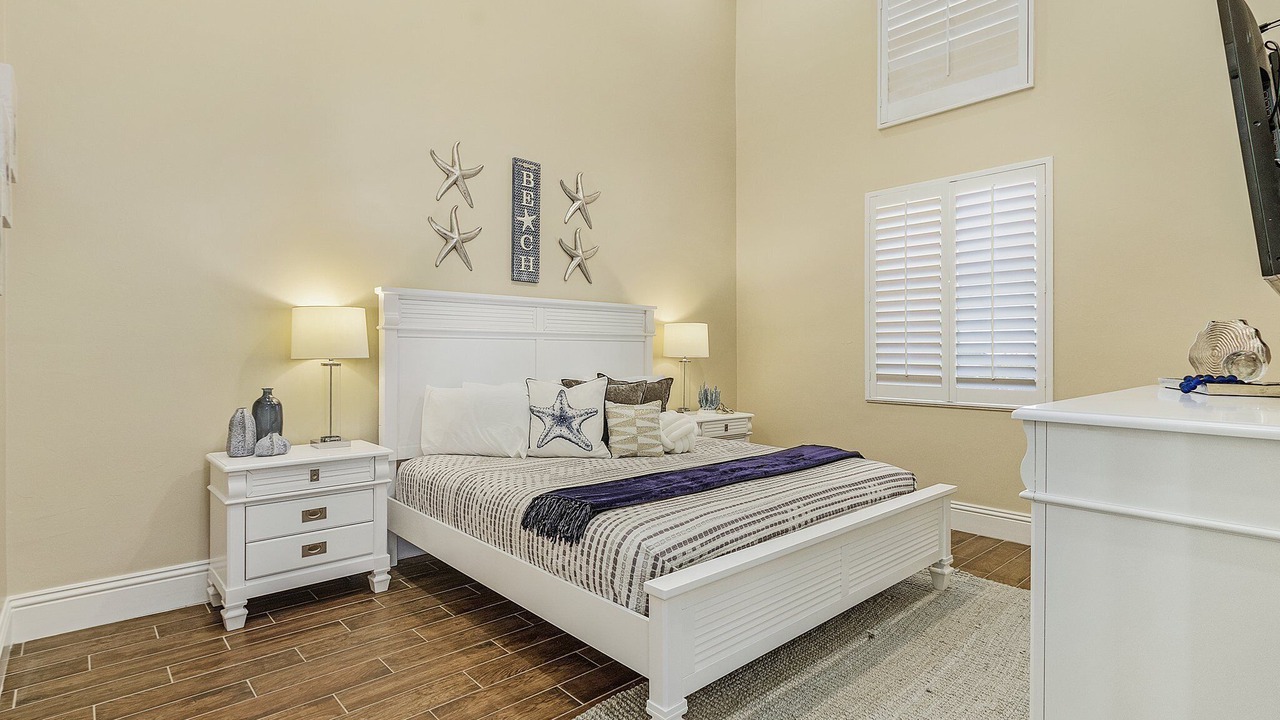 Photo of Bedroom in Mid Island