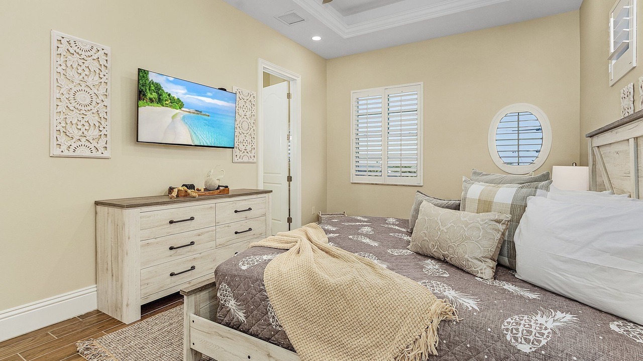 Photo of Bedroom in Mid Island