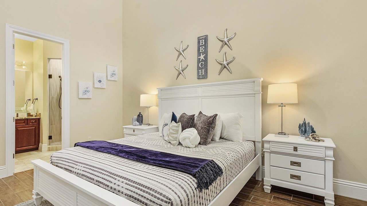 Photo of Bedroom in Mid Island
