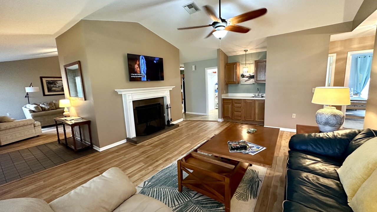 Photo of Livingroom in Taylor Creek