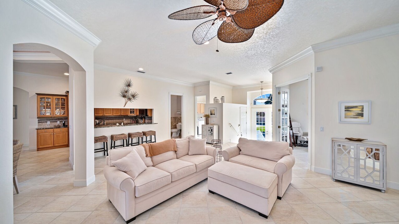 Photo of Livingroom in Beachview Country Club Estates
