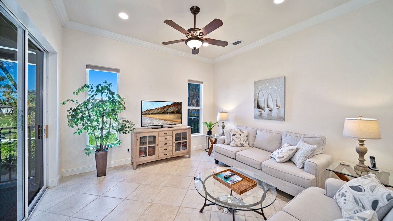 Photo of Livingroom in Beachview Country Club Estates
