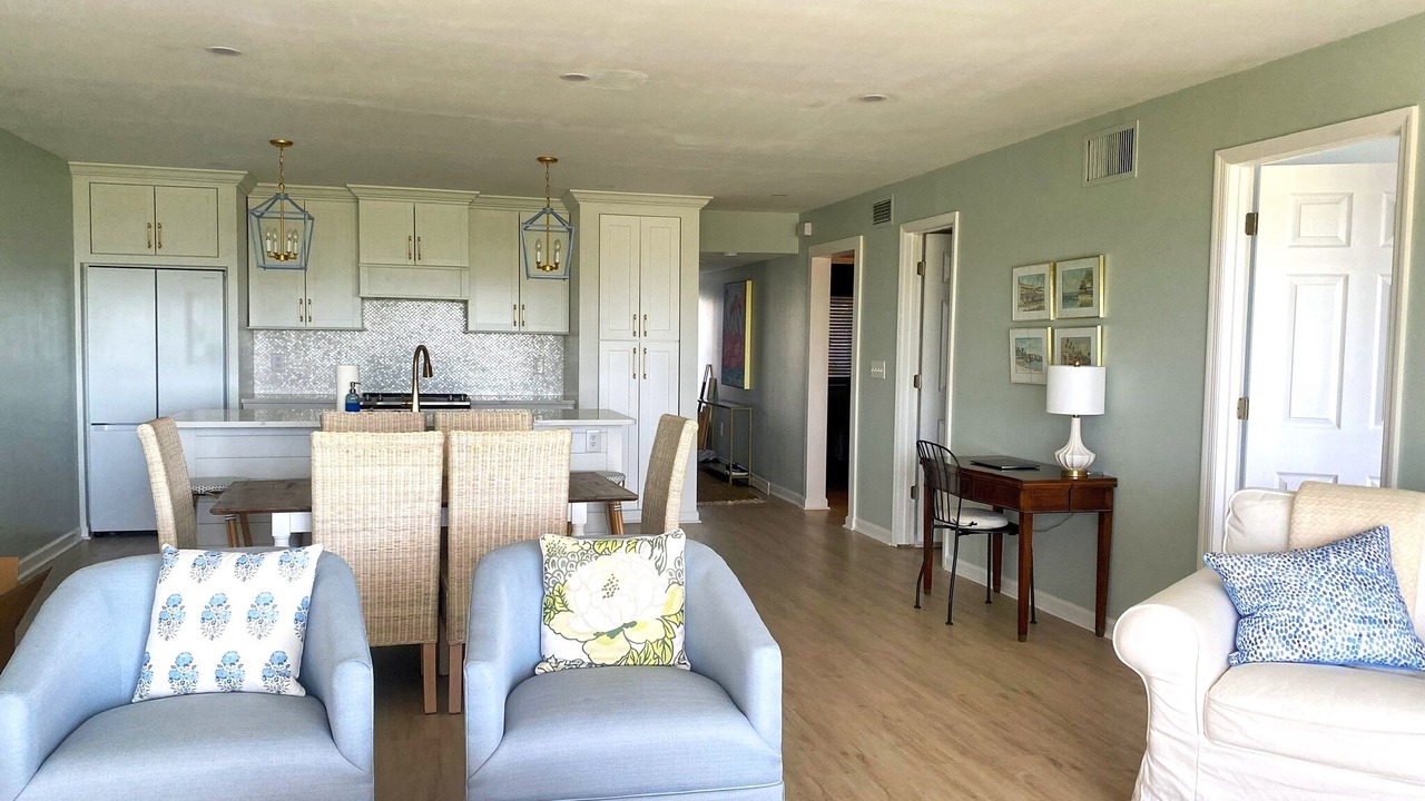 Photo of Livingroom in Golden Beach