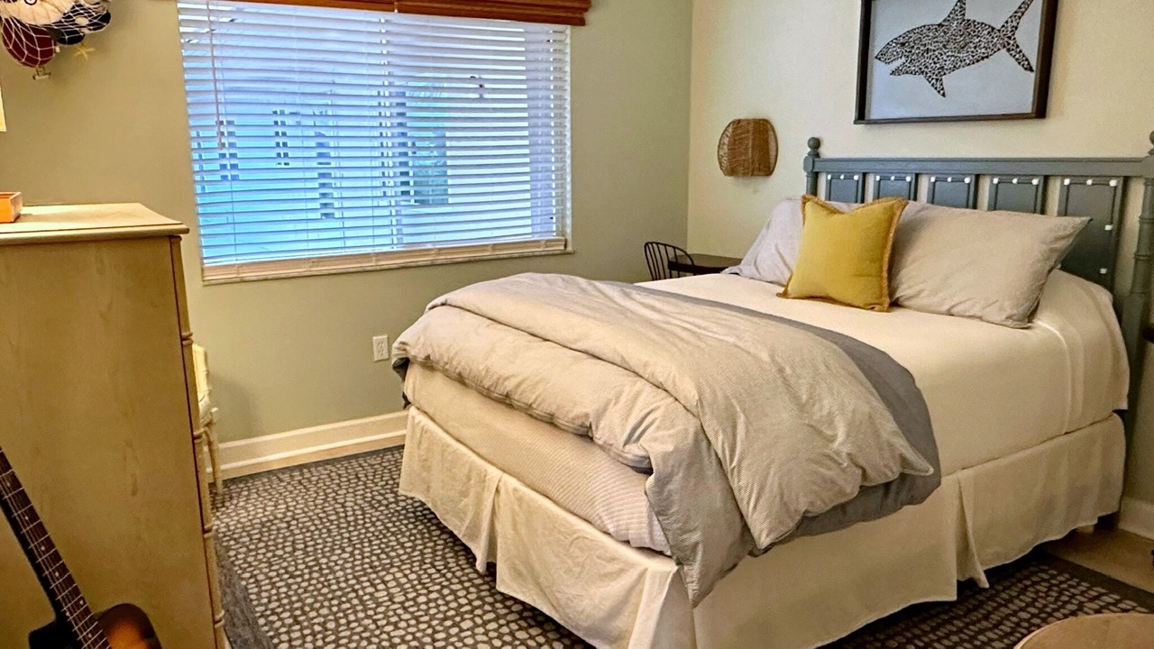 Photo of Bedroom in Golden Beach