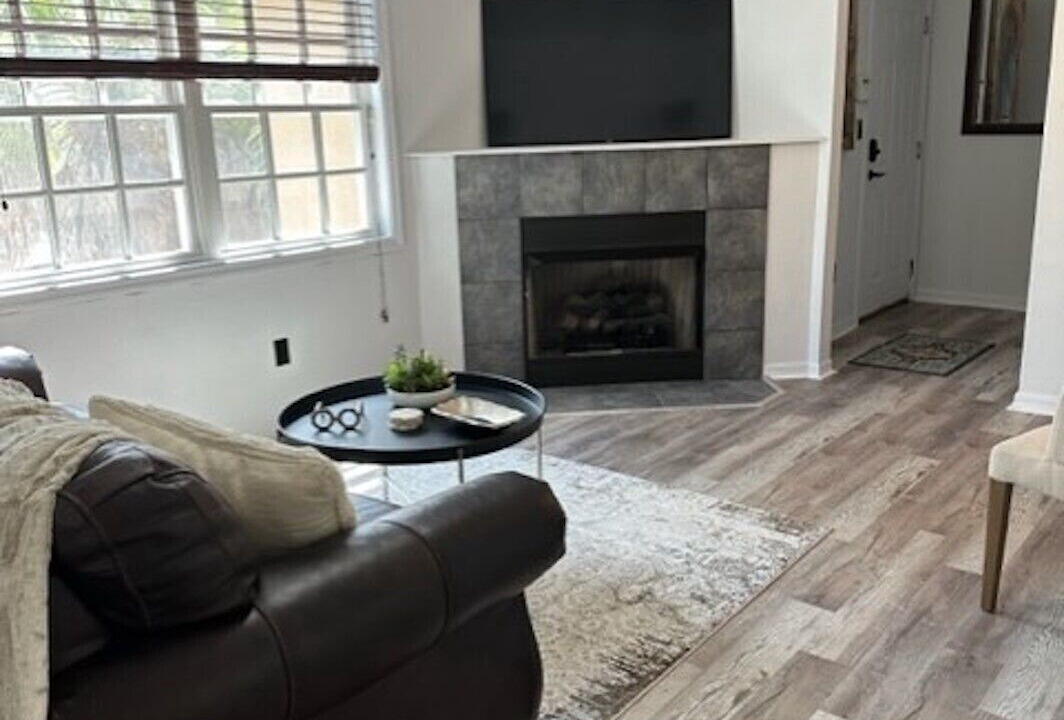 Photo of Livingroom in Haile Plantation