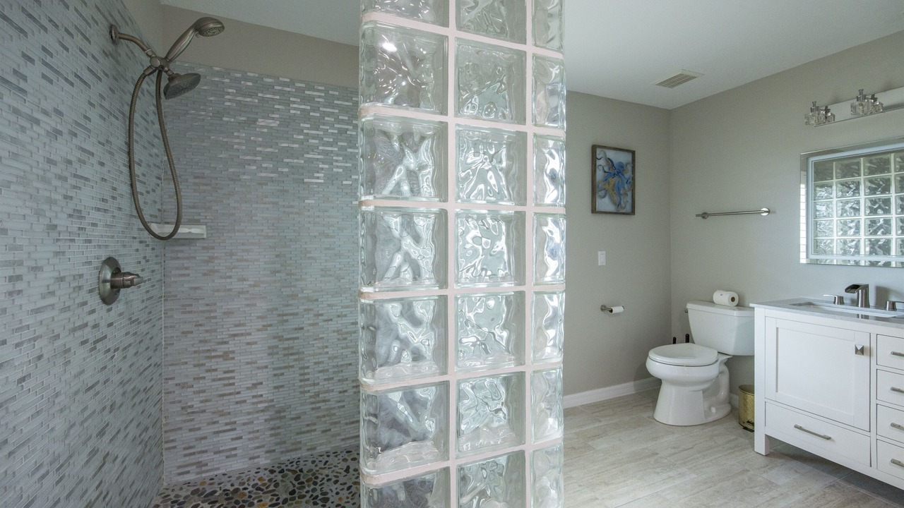 Photo of Bathroom in Isles of Capri