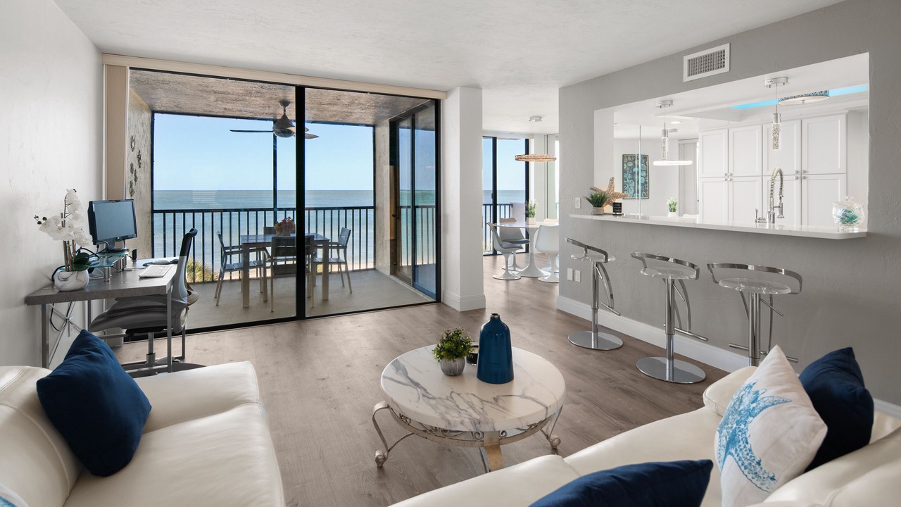 Photo of Livingroom in Vanderbilt Beach