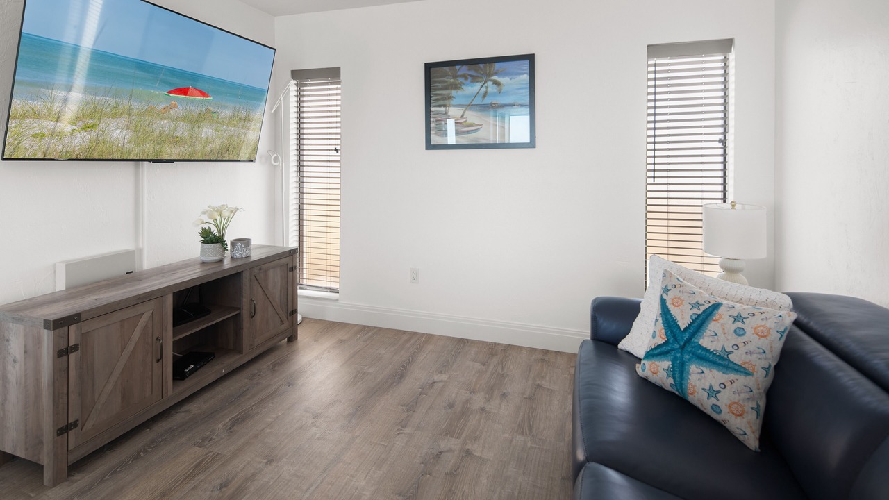 Photo of Livingroom in Vanderbilt Beach