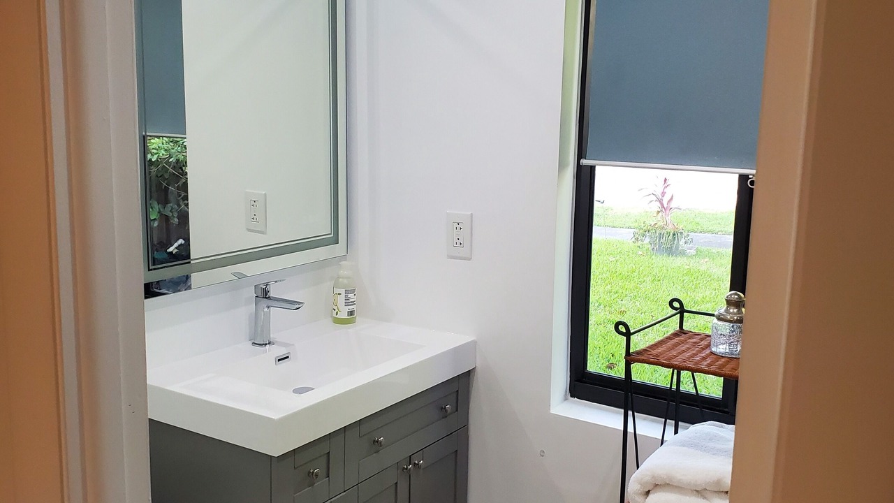 Photo of Bathroom in Kendale Lakes