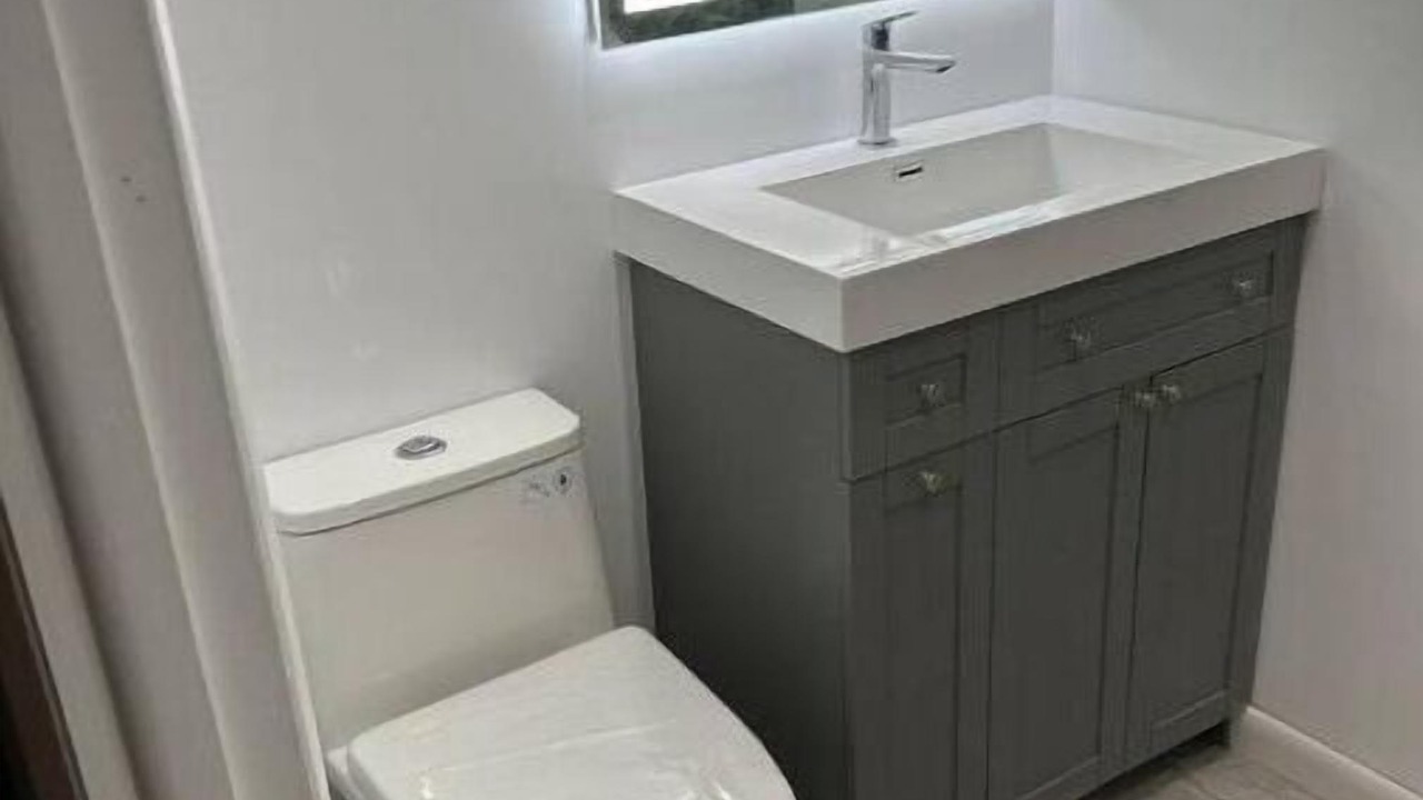 Photo of Bathroom in Kendale Lakes
