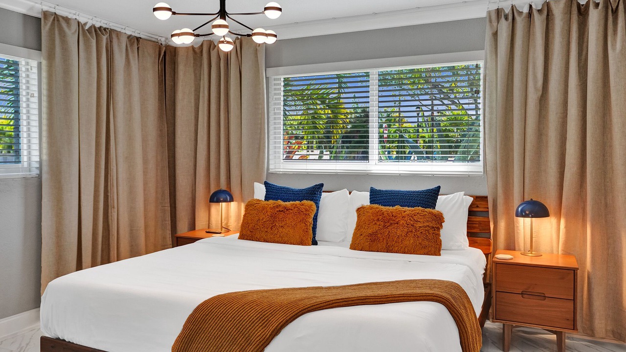 Photo of Bedroom in Oakland Park
