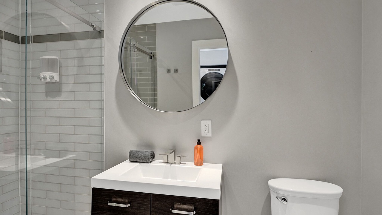 Photo of Bathroom in Oakland Park
