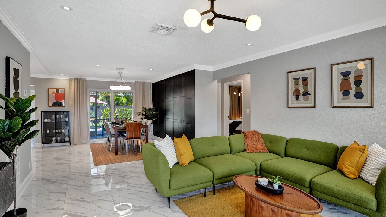 Photo of Livingroom in Oakland Park