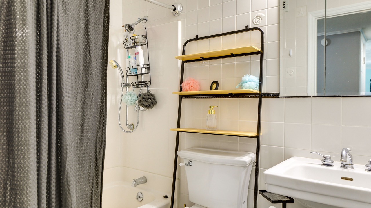 Photo of Bathroom in Edgewater