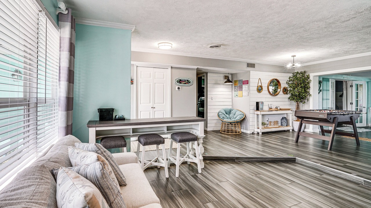 Photo of Livingroom in Edgewater