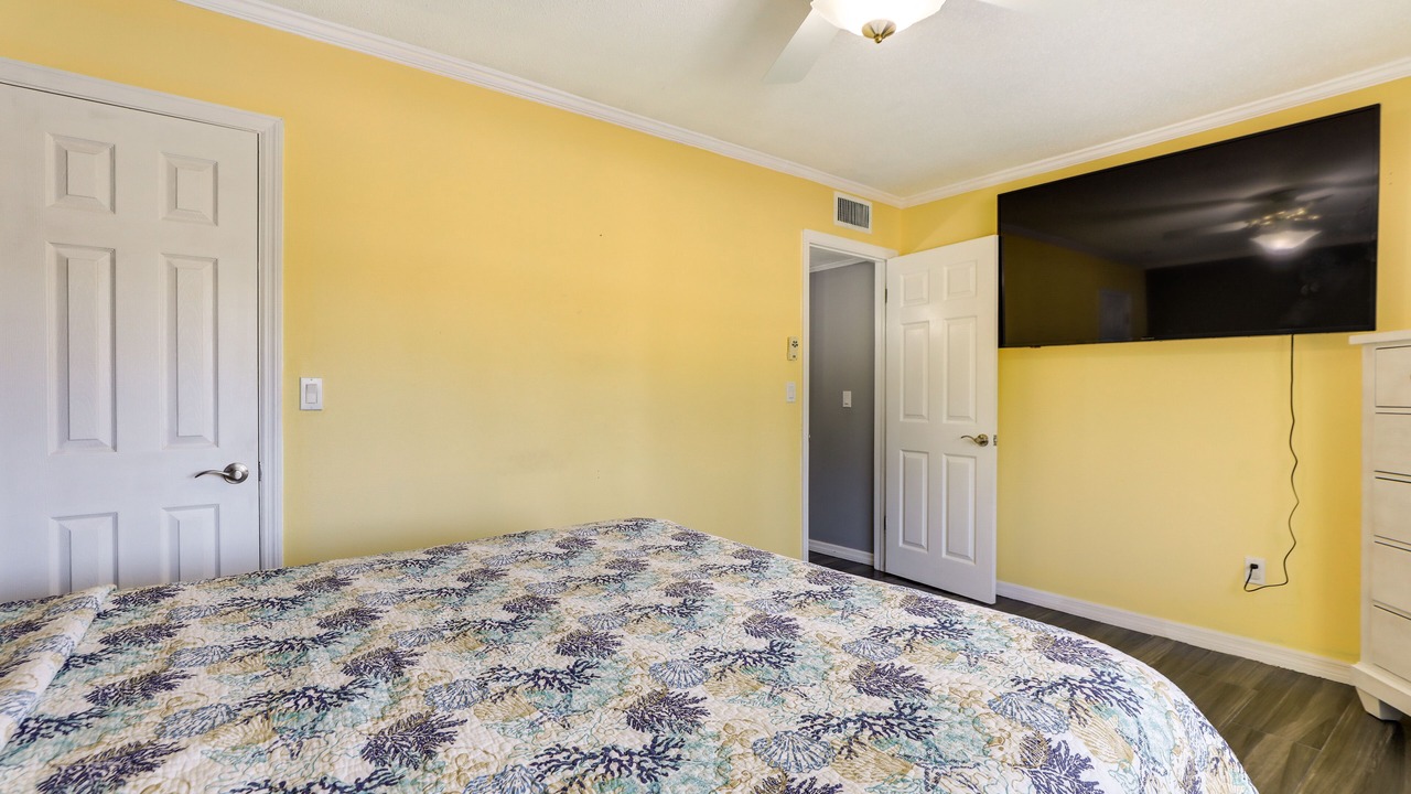 Photo of Bedroom in Edgewater