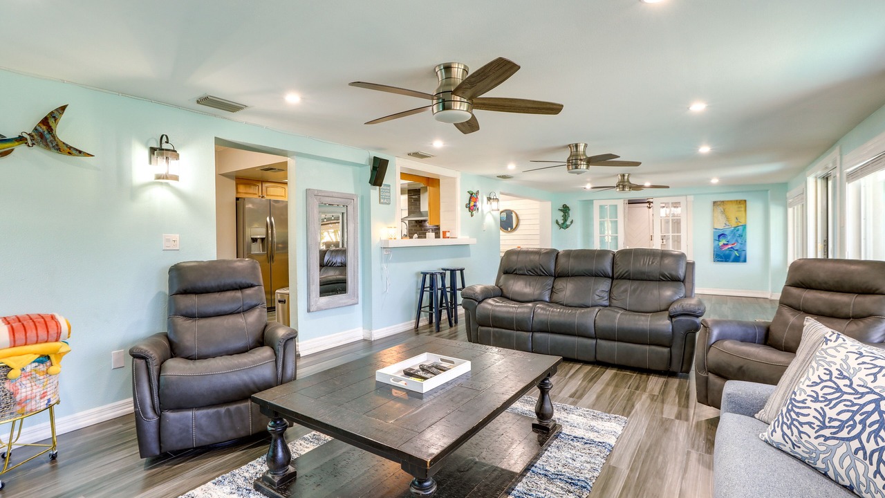 Photo of Livingroom in Edgewater