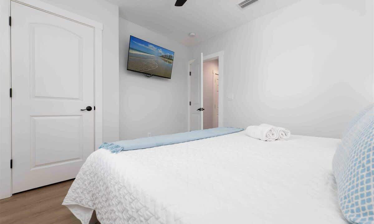 Photo of Bedroom in Neptune Beach