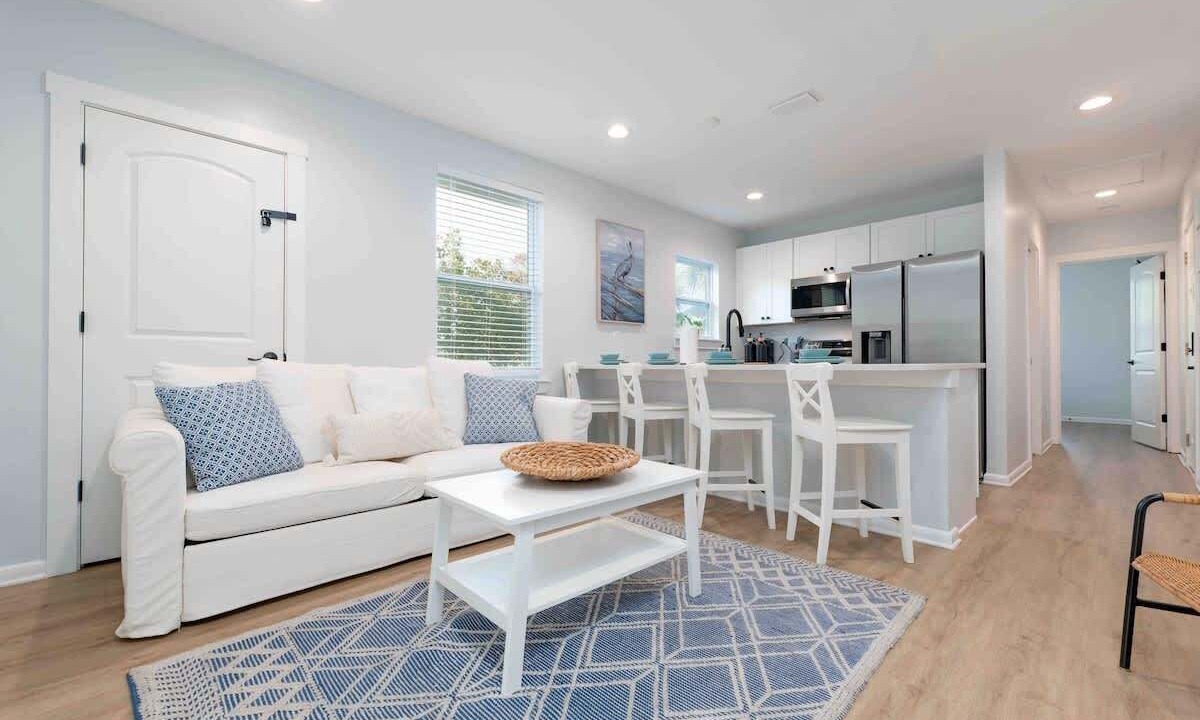 Photo of Livingroom in Neptune Beach