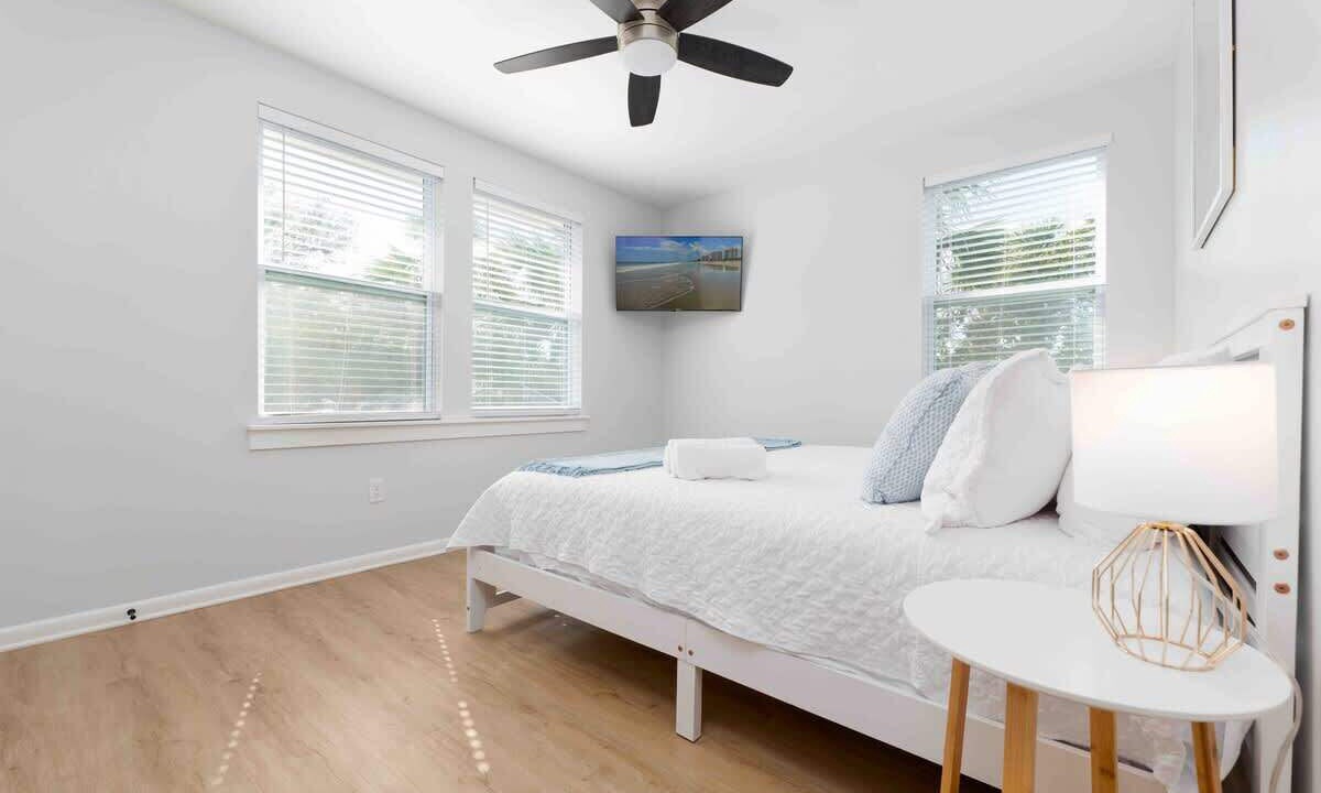 Photo of Bedroom in Neptune Beach