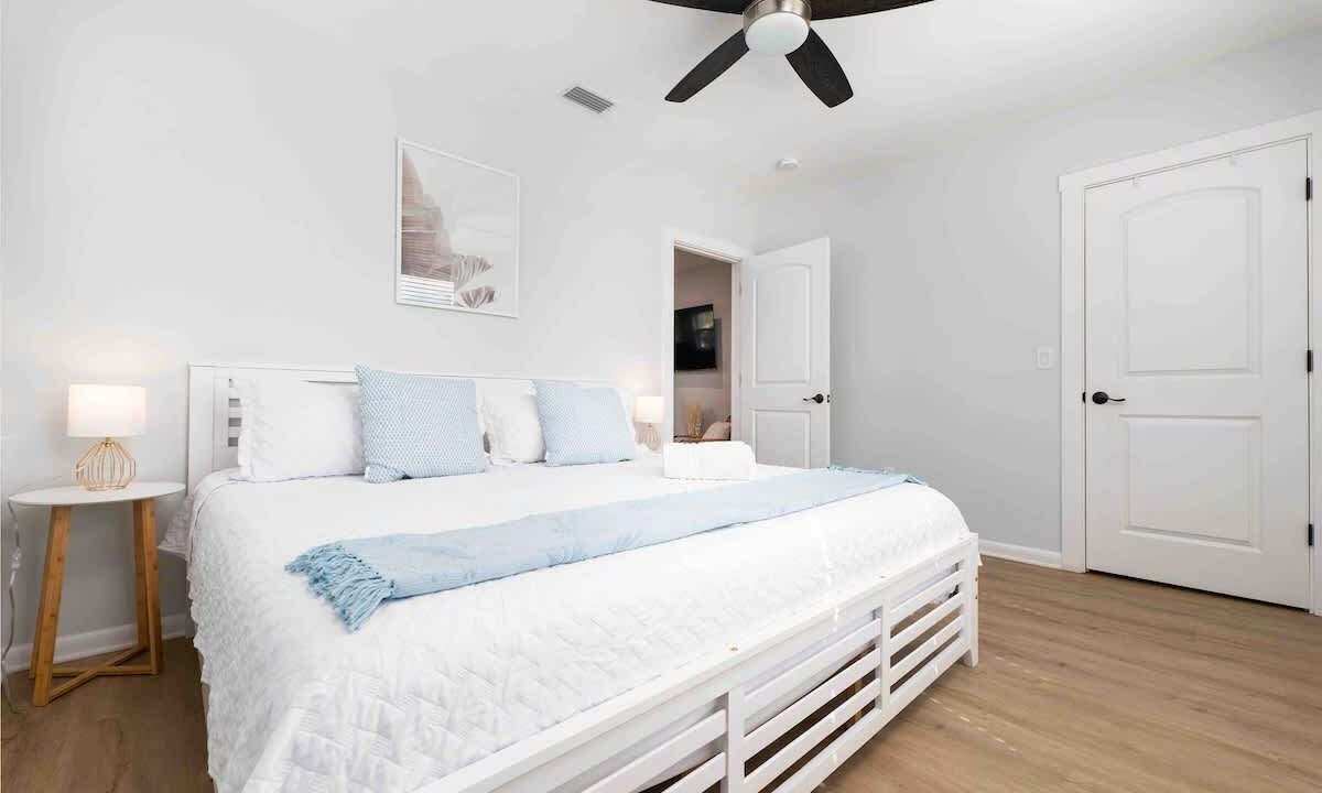 Photo of Bedroom in Neptune Beach