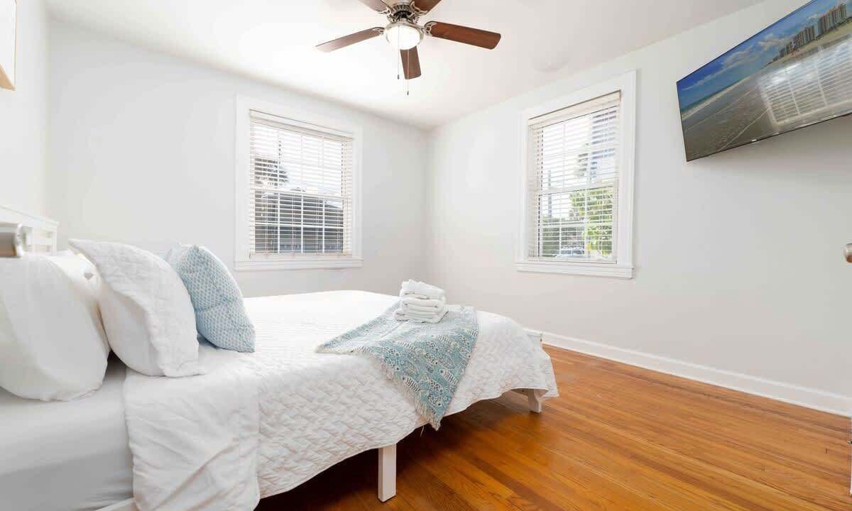 Photo of Bedroom in Neptune Beach