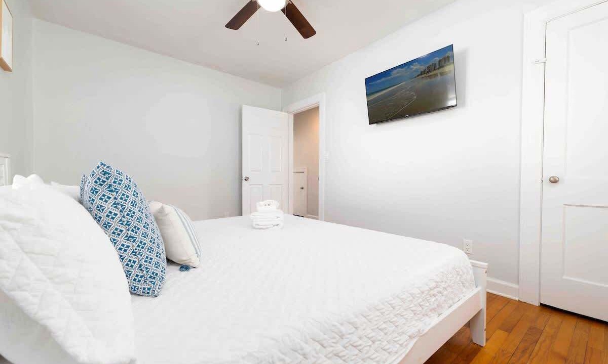 Photo of Bedroom in Neptune Beach
