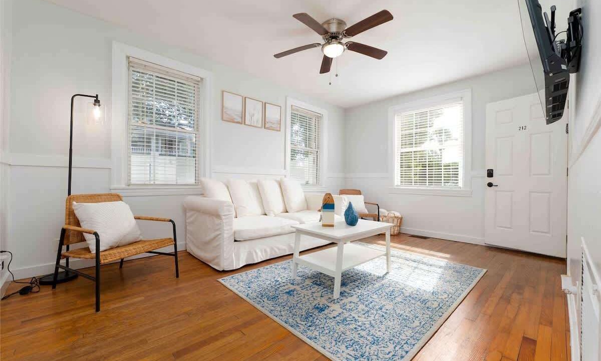 Photo of Livingroom in Neptune Beach