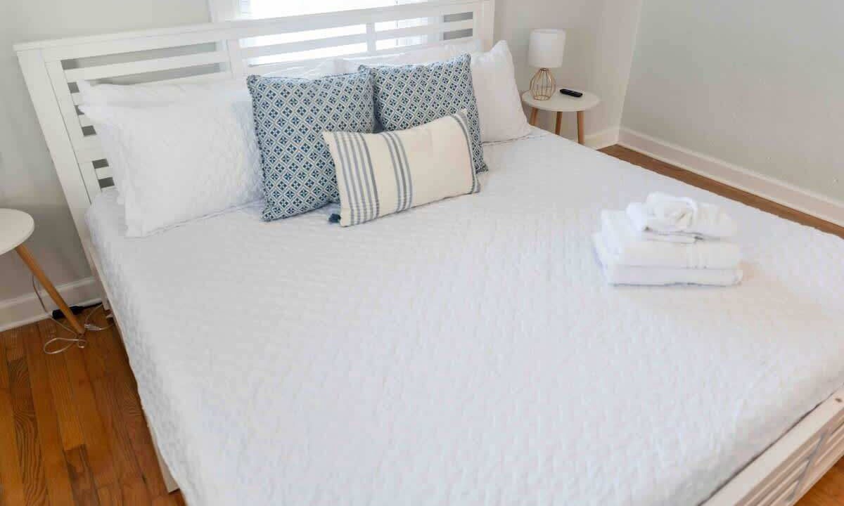 Photo of Bedroom in Neptune Beach