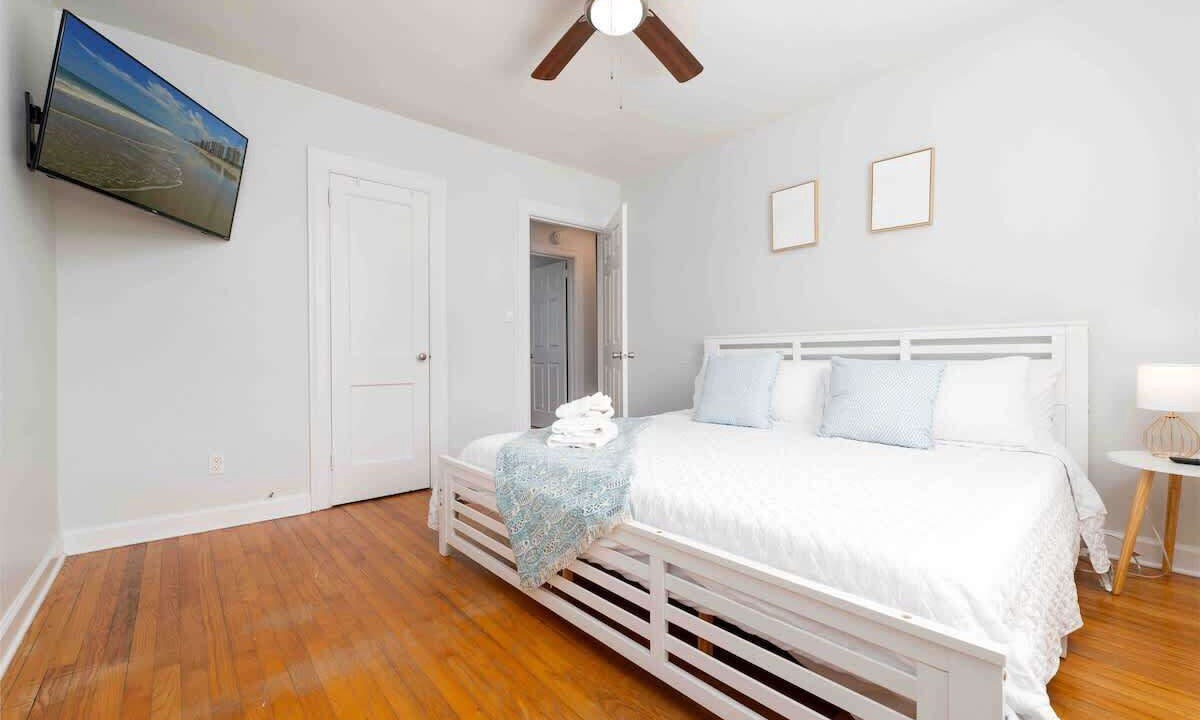 Photo of Bedroom in Neptune Beach