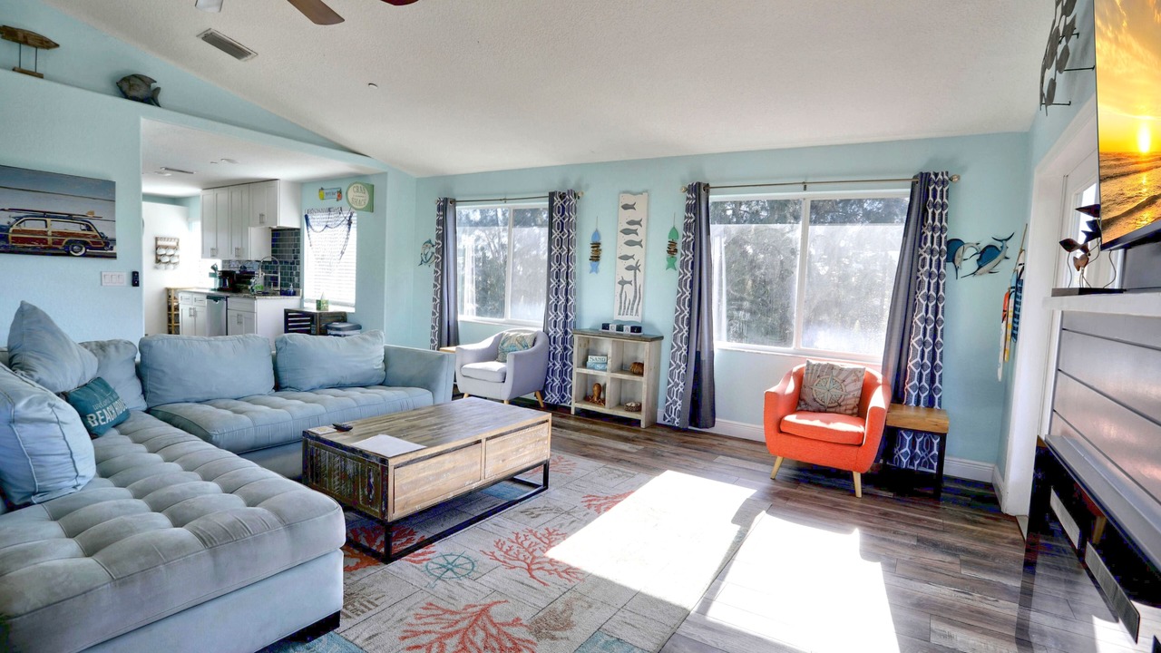 Photo of Livingroom in Treasure Island
