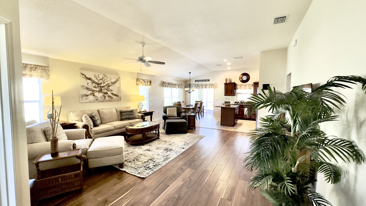 Photo of Livingroom in Collier