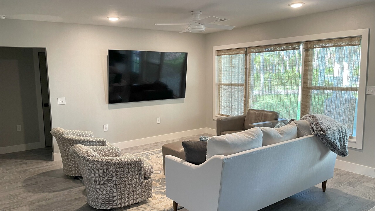 Photo of Livingroom in Vanderbilt Beach