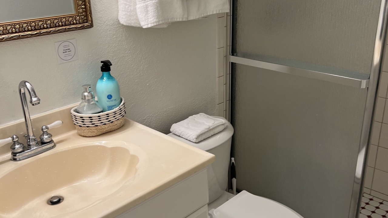 Photo of Bathroom in Lenox Park